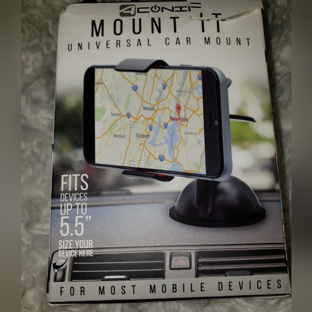NIB- ACONIC MOUNT IT UNIVERSAL CAR MOUNT